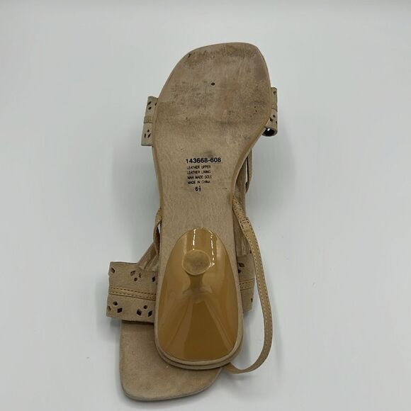 Colin Stuart Suede Tan Suede Kitten Sling back Heels Size 6.5 B19A - Picture 5 of 7